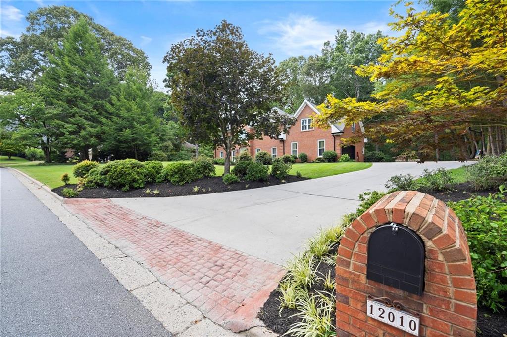 Roswell, Georgia, 30075, United States, 5 Bedrooms Bedrooms, ,5 BathroomsBathrooms,Residential,For Sale,1903038