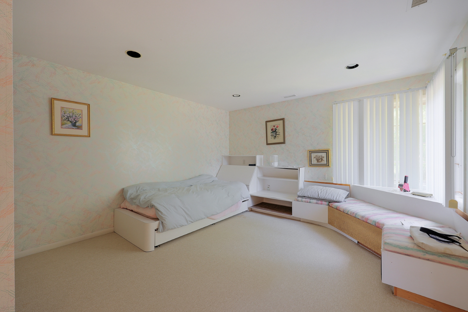  Contemporary Colonial Set in Peaceful Private Setting - 物件實景