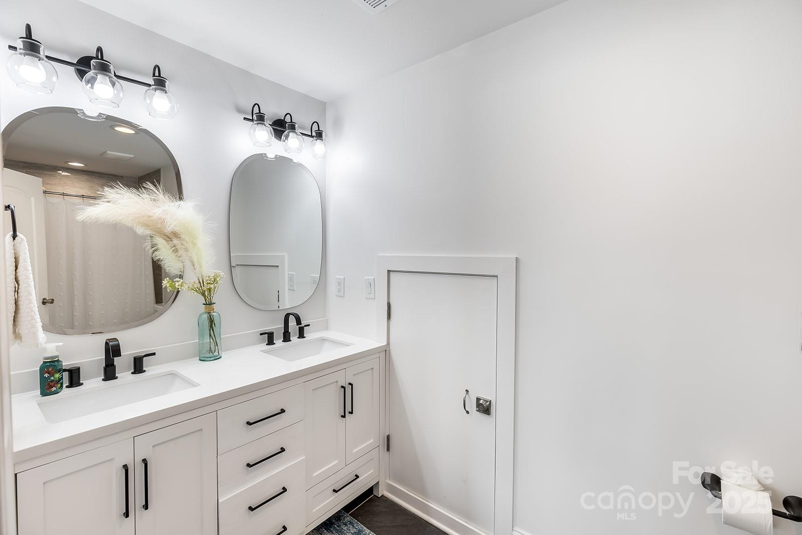 Charlotte, North Carolina, 28278, United States, 3 Bedrooms Bedrooms, ,3 BathroomsBathrooms,Residential,For Sale,1986488