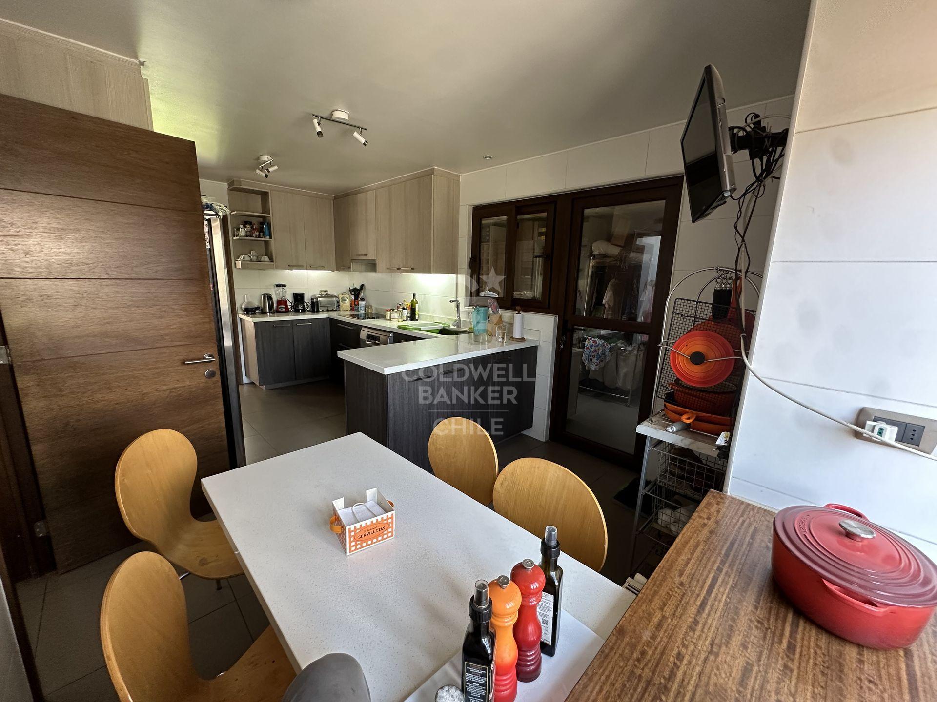 Las Condes, Chile, 4 Bedrooms Bedrooms, ,5 BathroomsBathrooms,Residential,For Sale,1728861