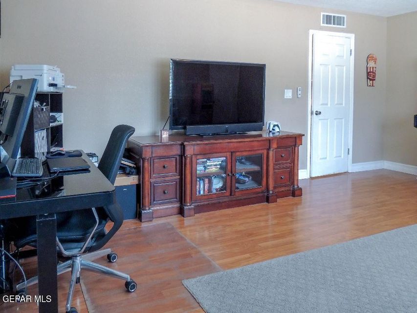 El Paso, Texas, 79935, United States, 4 Bedrooms Bedrooms, ,2 BathroomsBathrooms,Residential,For Sale,1923244