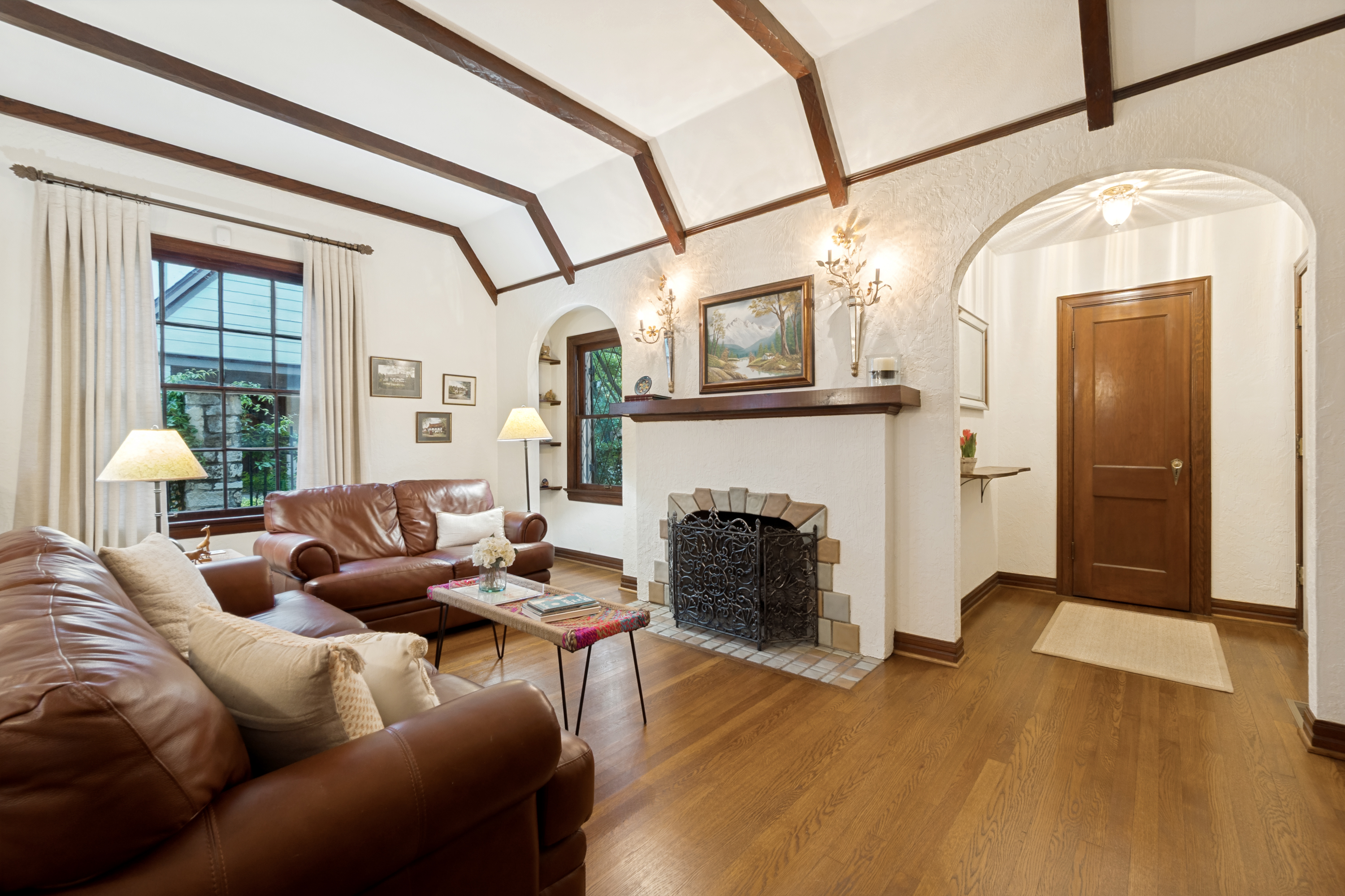  Treasured Tudor on Westlake Ave. in Heart of Lakewood - 物件實景