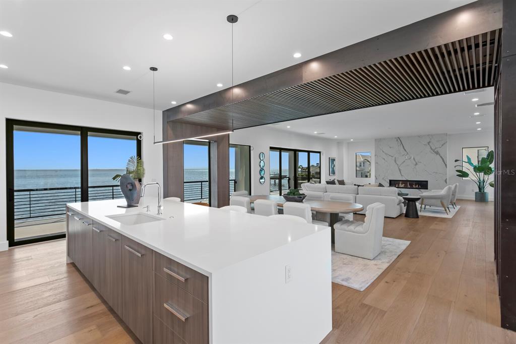 St Petersburg, Florida, 33703, United States, 5 Bedrooms Bedrooms, ,6 BathroomsBathrooms,Residential,For Sale,1856126