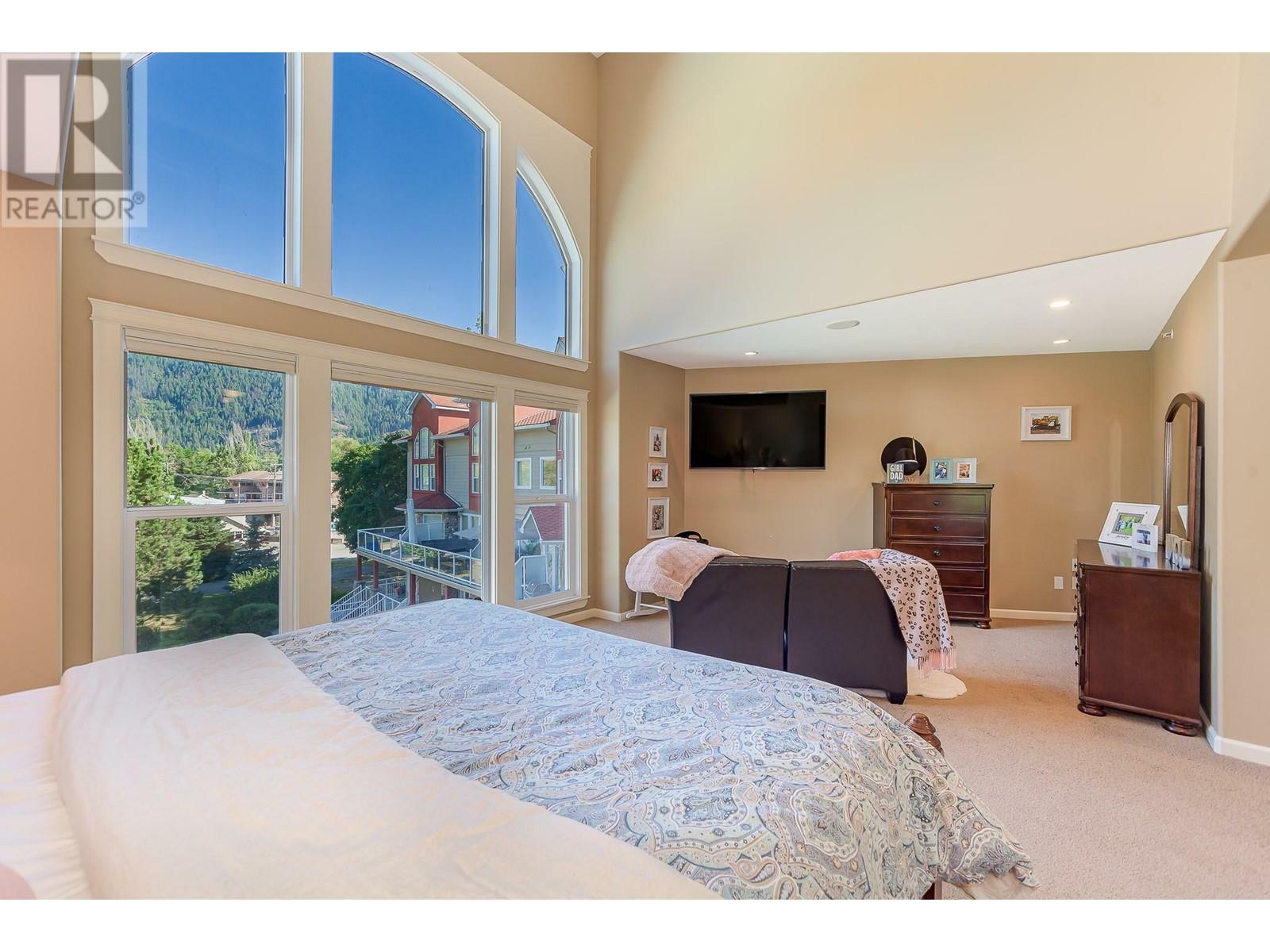 SICAMOUS, British Columbia, V0E 2V1, CA, 4 Bedrooms Bedrooms, ,2 BathroomsBathrooms,Residential,For Sale,1839055