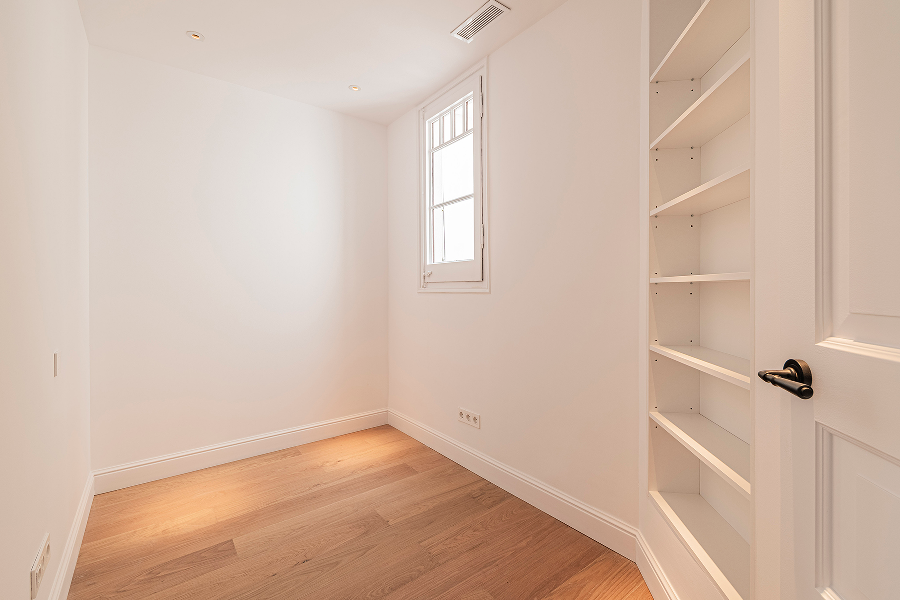  Extraordinary apartment on high floor in central Eixample - 物件實景