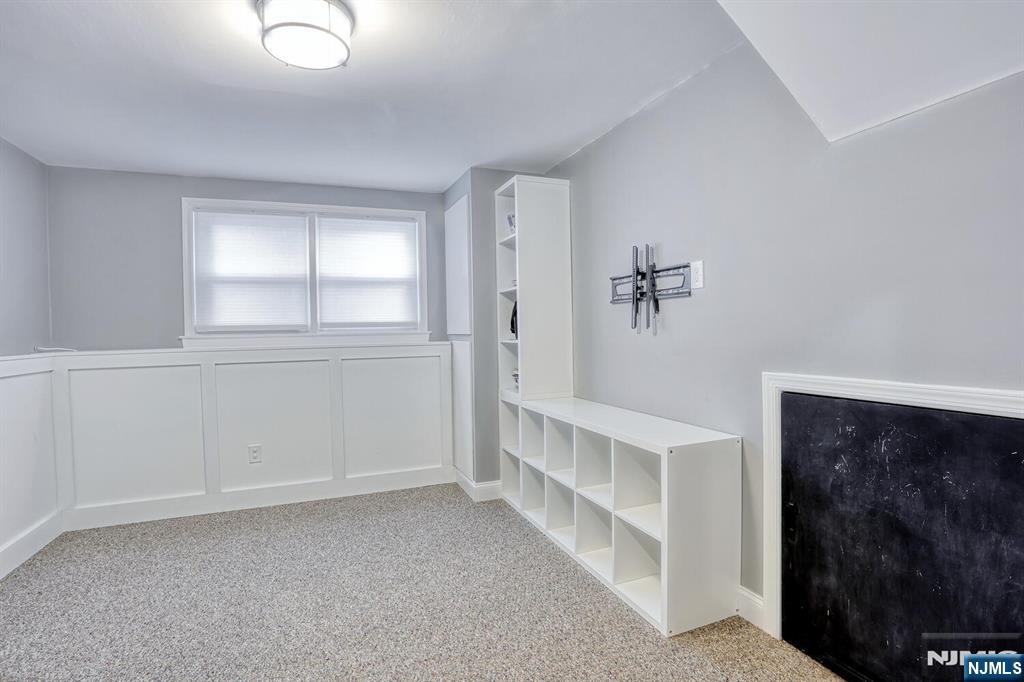 Waldwick, New Jersey, 07463, United States, 3 Bedrooms Bedrooms, ,2 BathroomsBathrooms,Residential,For Sale,1918312