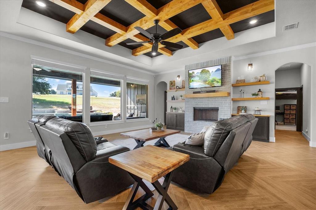 Weatherford, Texas, 76088, United States, 4 Bedrooms Bedrooms, ,4 BathroomsBathrooms,Residential,For Sale,1975341