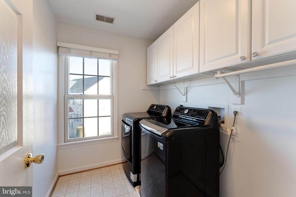 Lorton, Virginia, 22079, United States, 5 Bedrooms Bedrooms, ,4 BathroomsBathrooms,Residential,For Sale,2001485