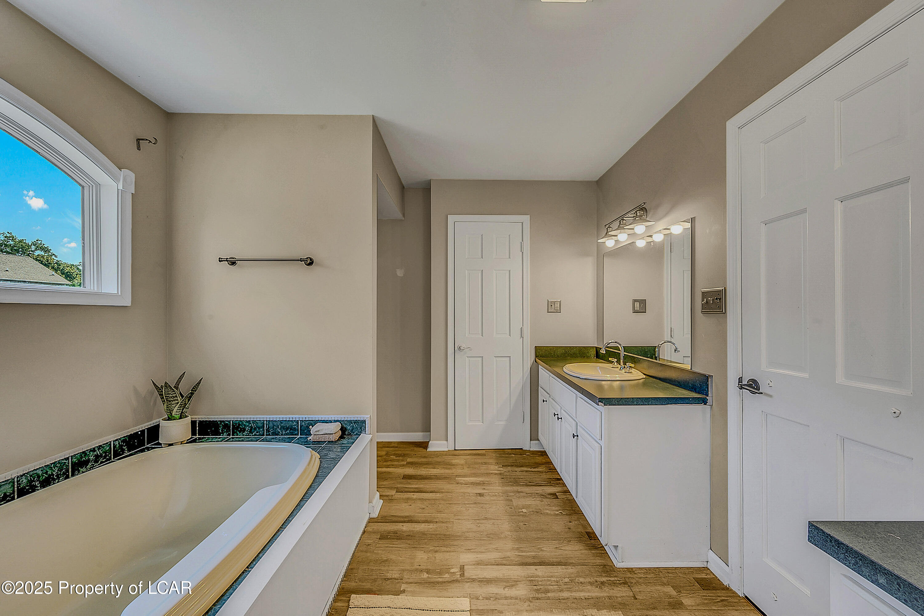 Shavertown, Pennsylvania, 18708, United States, 4 Bedrooms Bedrooms, ,3 BathroomsBathrooms,Residential,For Sale,1943613