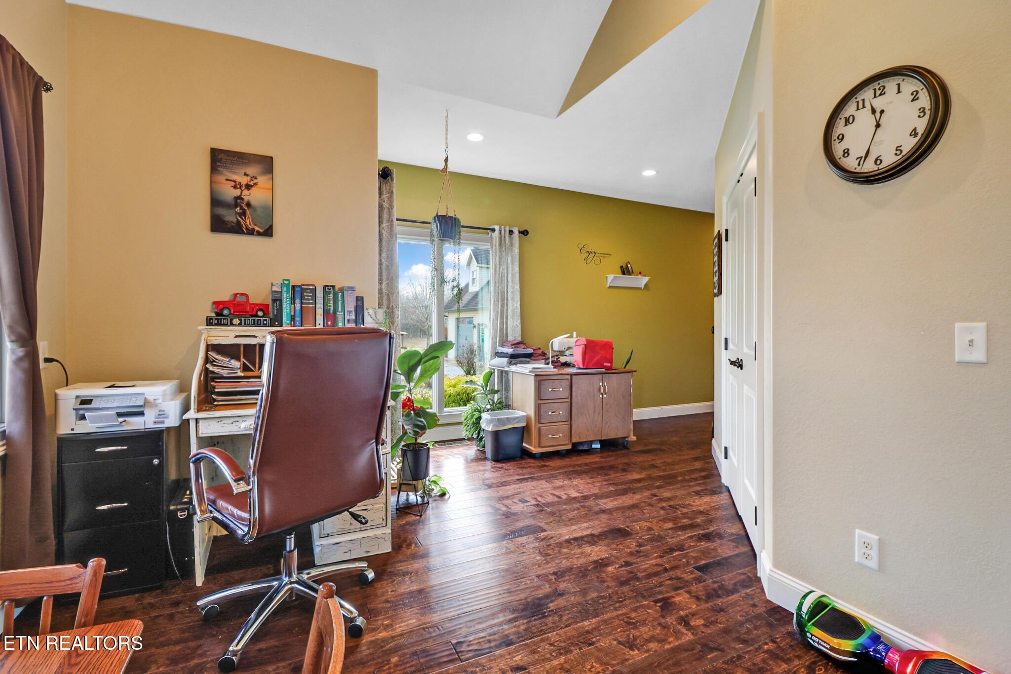 Crossville, Tennessee, 38555, United States, 4 Bedrooms Bedrooms, ,5 BathroomsBathrooms,Residential,For Sale,2005475