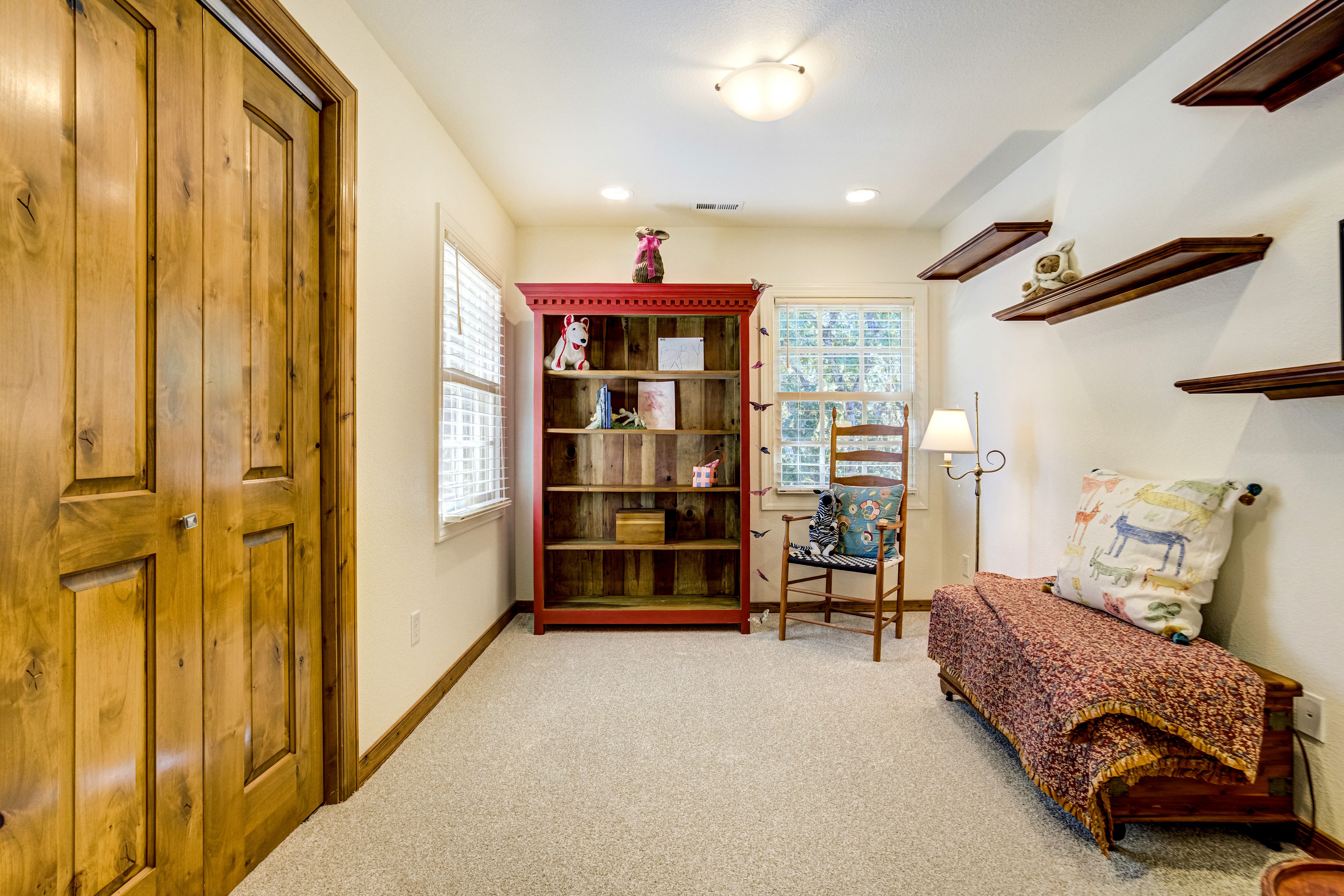  Impeccably Maintained Craftsman Retreat on a Quiet Cul-de-Sac - 物件實景