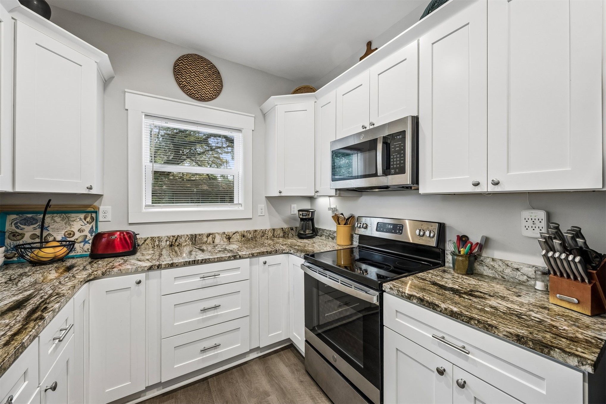 Fernandina Beach, Florida, 32034, United States, 3 Bedrooms Bedrooms, ,2 BathroomsBathrooms,Residential,For Sale,2040424
