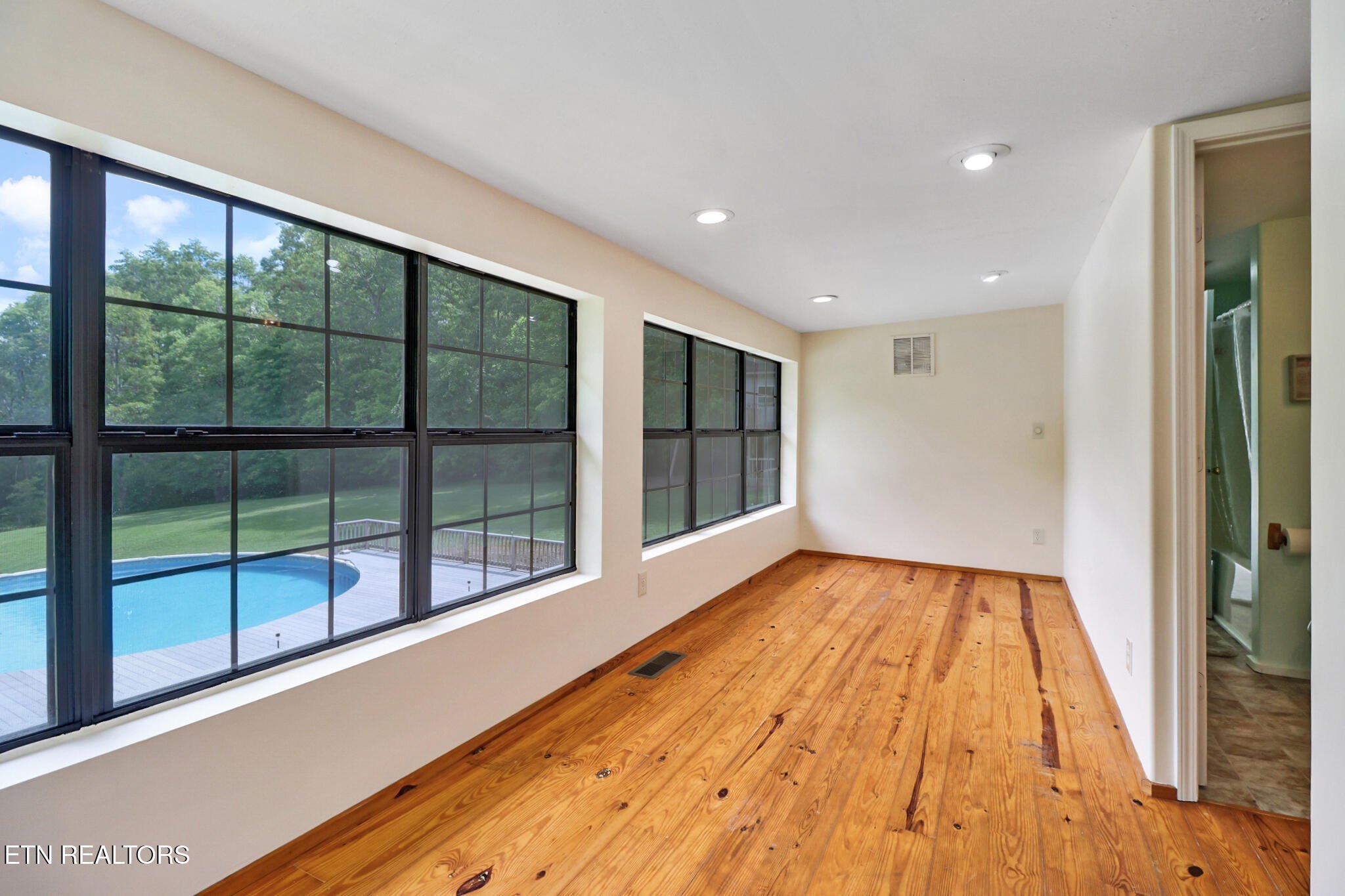 Crossville, Tennessee, 38571, United States, 3 Bedrooms Bedrooms, ,4 BathroomsBathrooms,Residential,For Sale,1979710