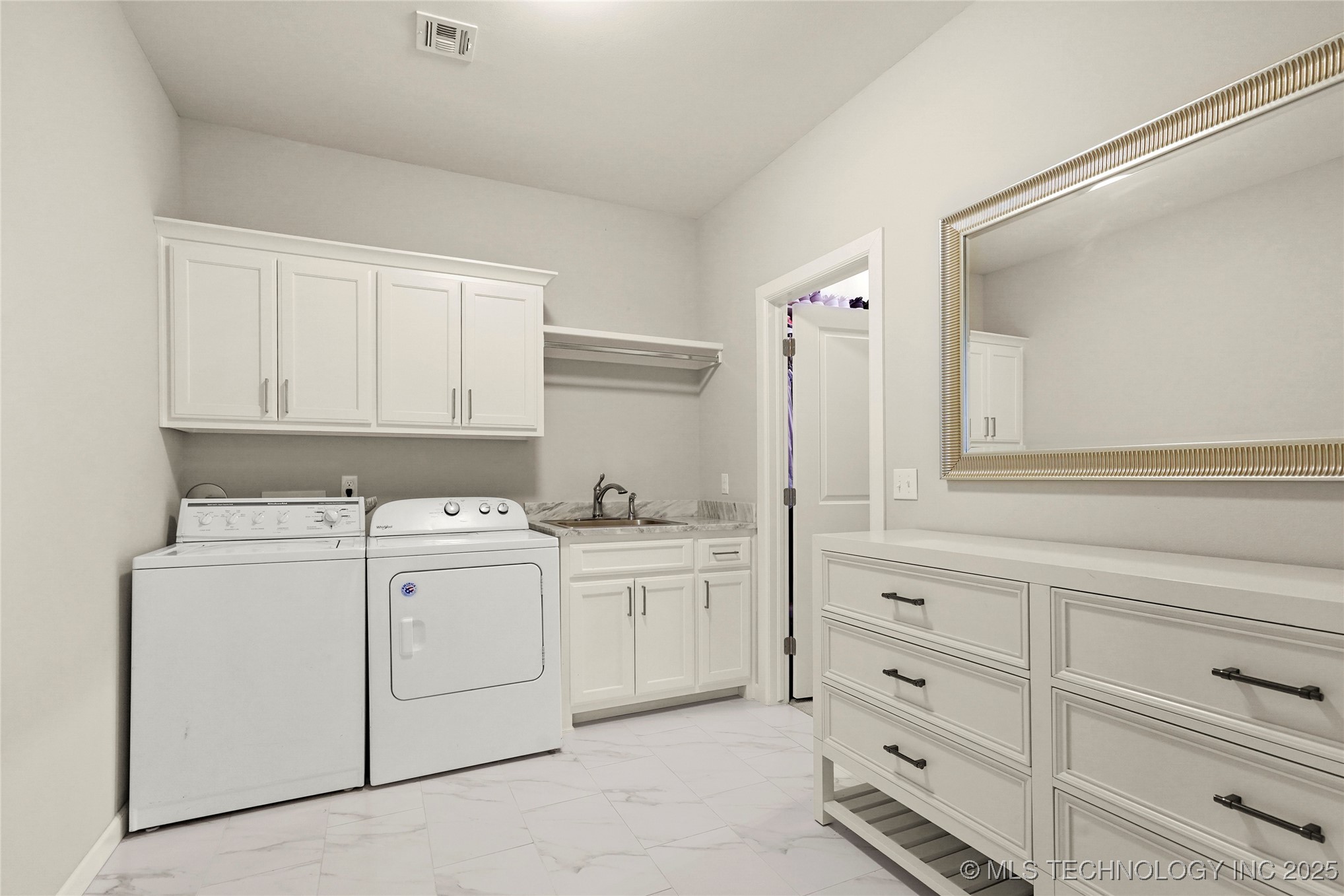 Bixby, Oklahoma, 74008, United States, 5 Bedrooms Bedrooms, ,4 BathroomsBathrooms,Residential,For Sale,1817544