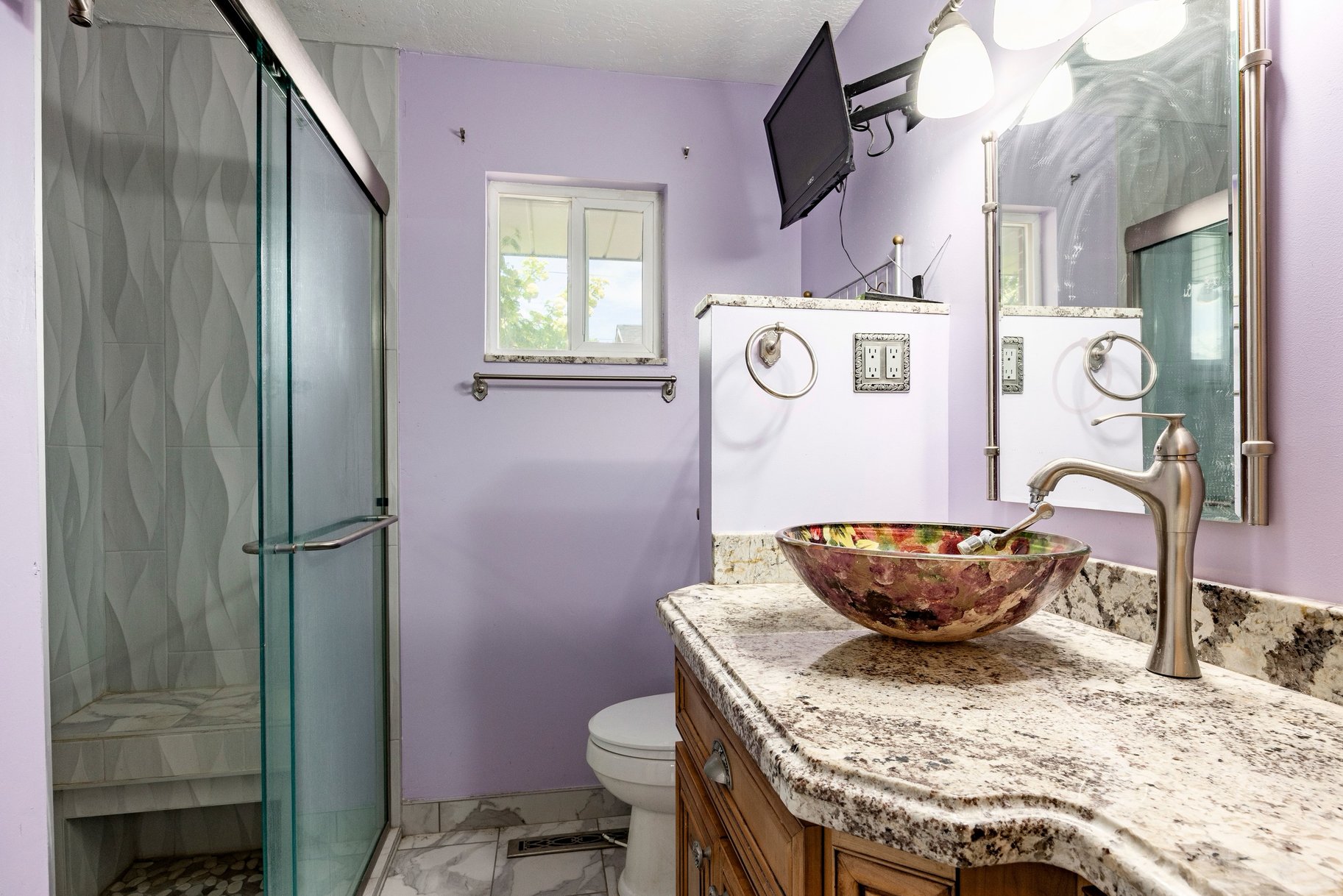  Charming Home with Detached Garage - 物件實景