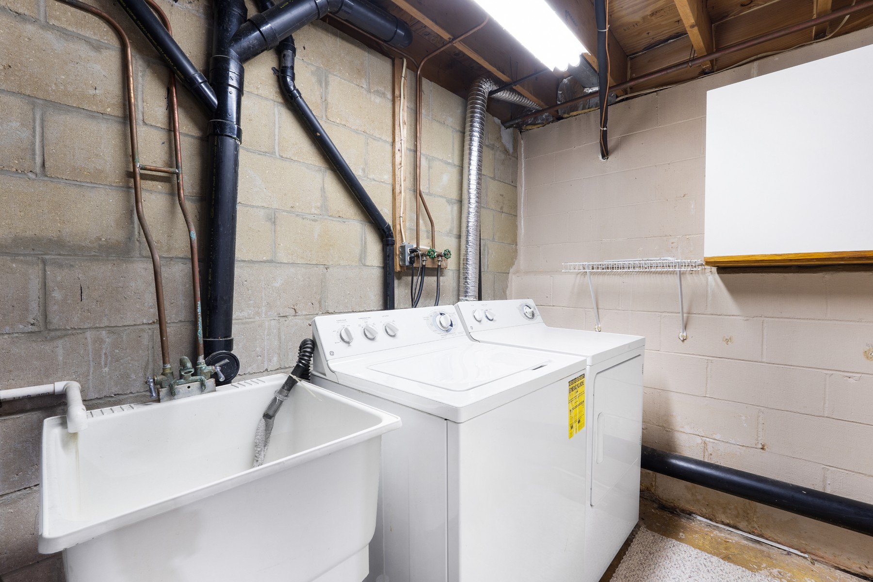  ?Westbrook Woods? Well Maintained Townhome - 物件實景