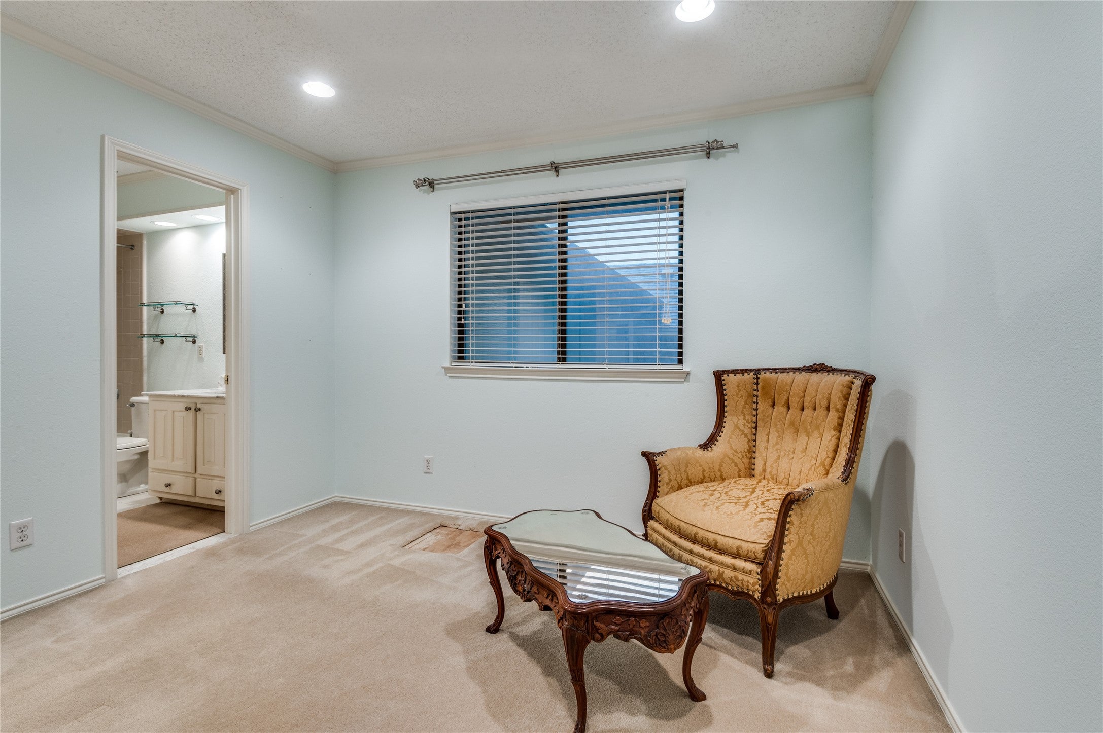 Bedford, Texas, 76021, United States, 5 Bedrooms Bedrooms, ,4 BathroomsBathrooms,Residential,For Sale,1976137