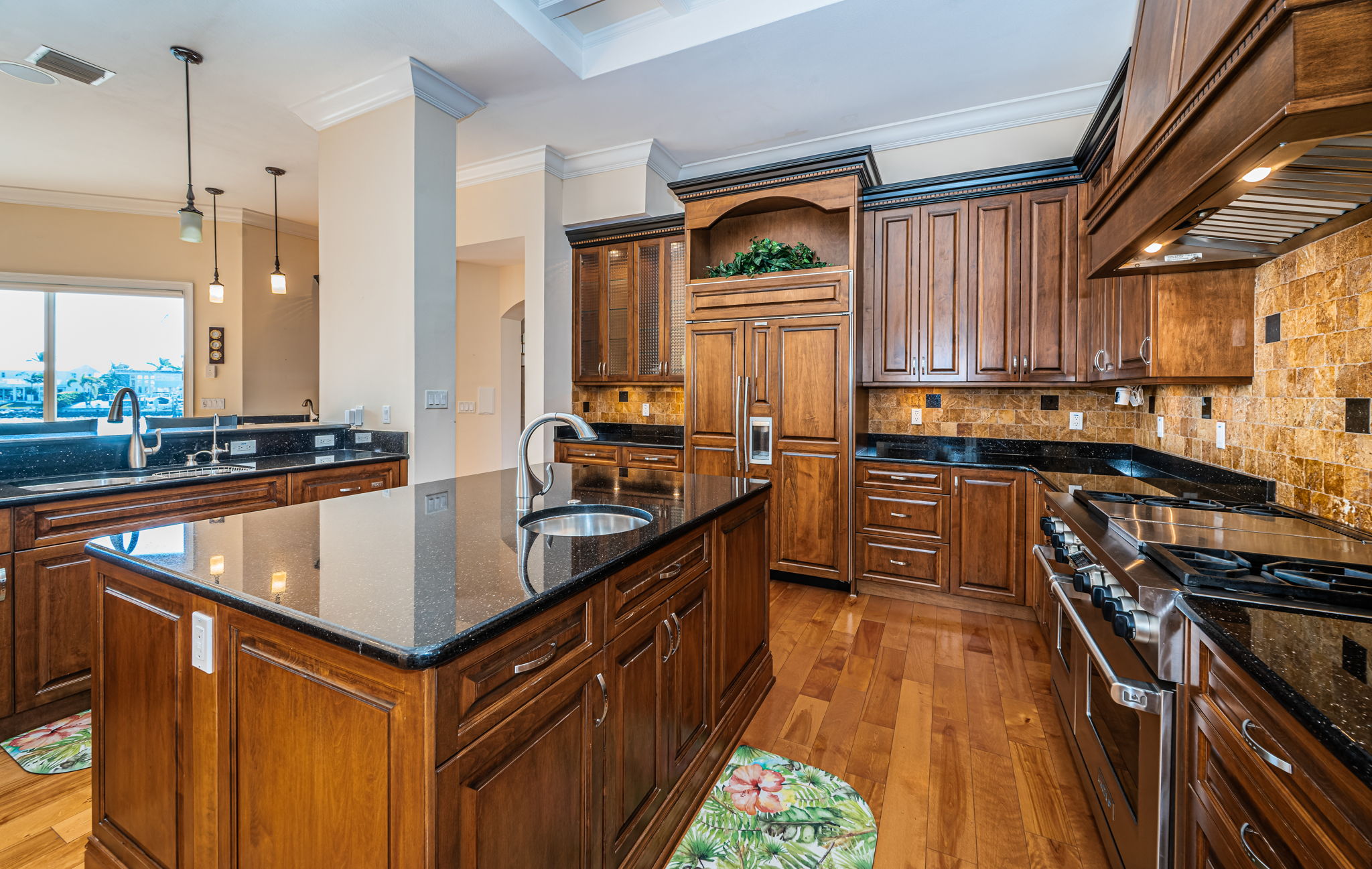 St Petersburg, Florida, 33707, United States, 5 Bedrooms Bedrooms, ,5 BathroomsBathrooms,Residential,For Sale,2006025