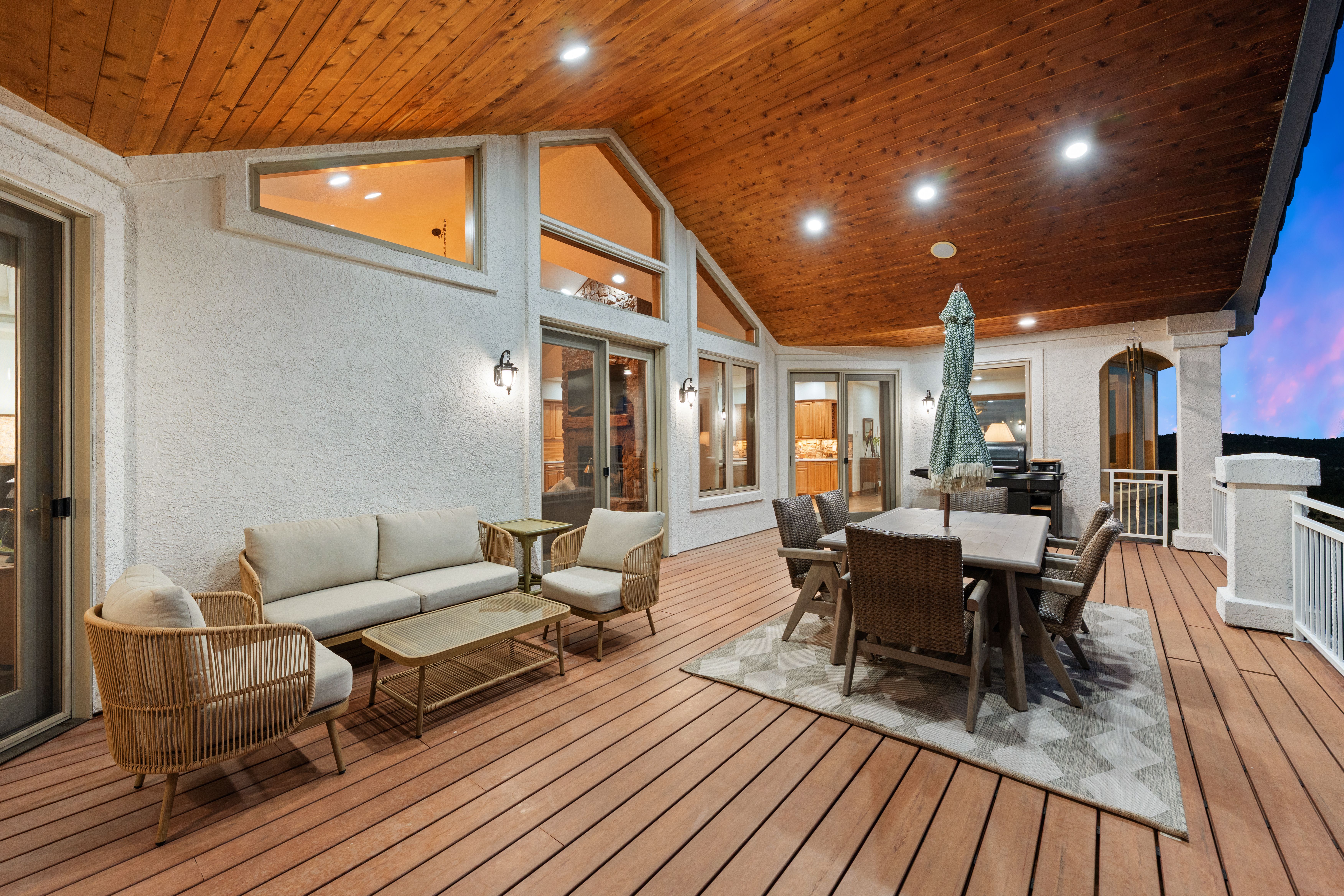  Remodeled 6,100 sq ft rancher on a magical setting spanning 72 acres - 物件實景
