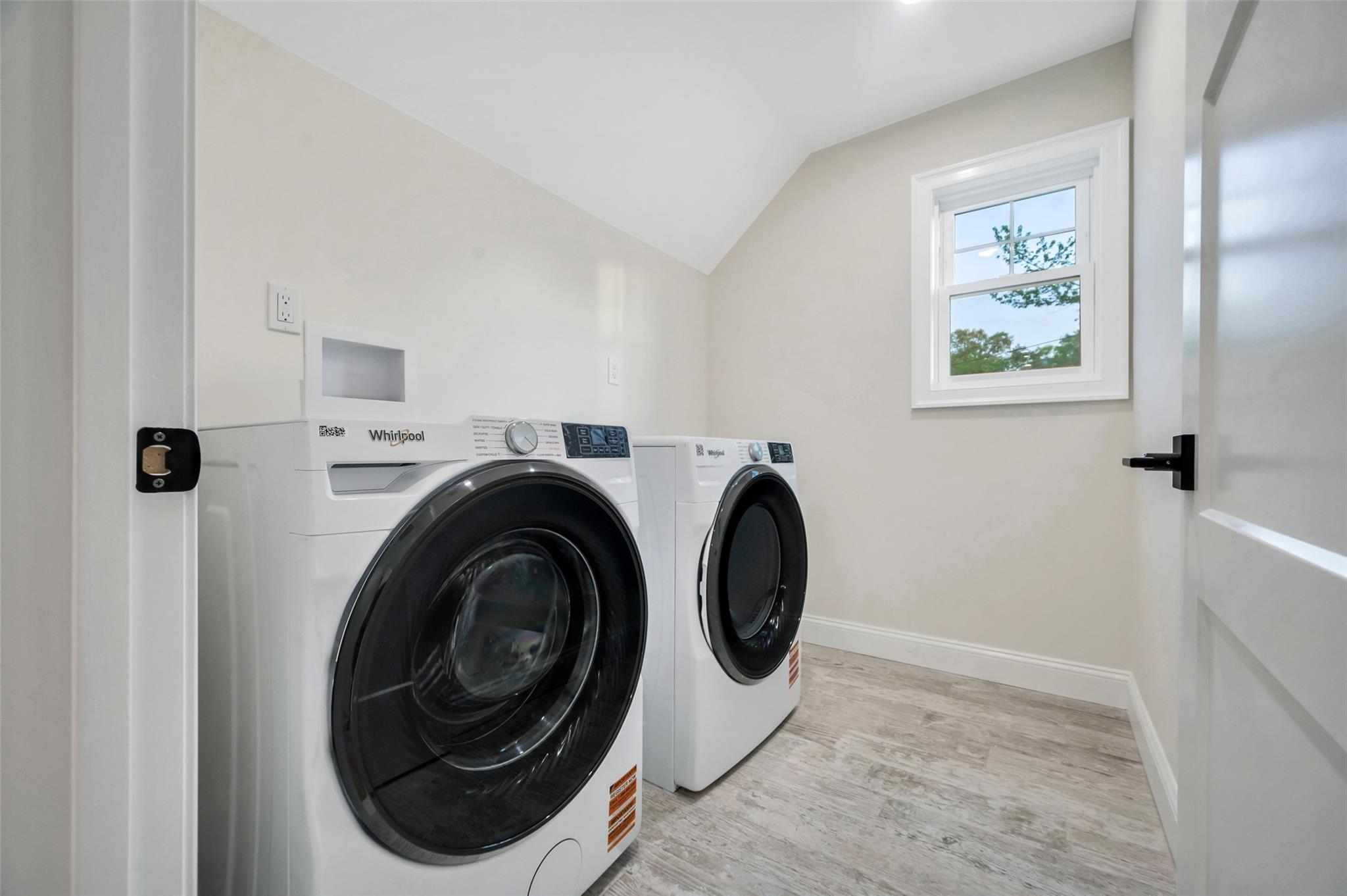 Smithtown, New York, 11787, United States, 4 Bedrooms Bedrooms, ,3 BathroomsBathrooms,Residential,For Sale,1796474