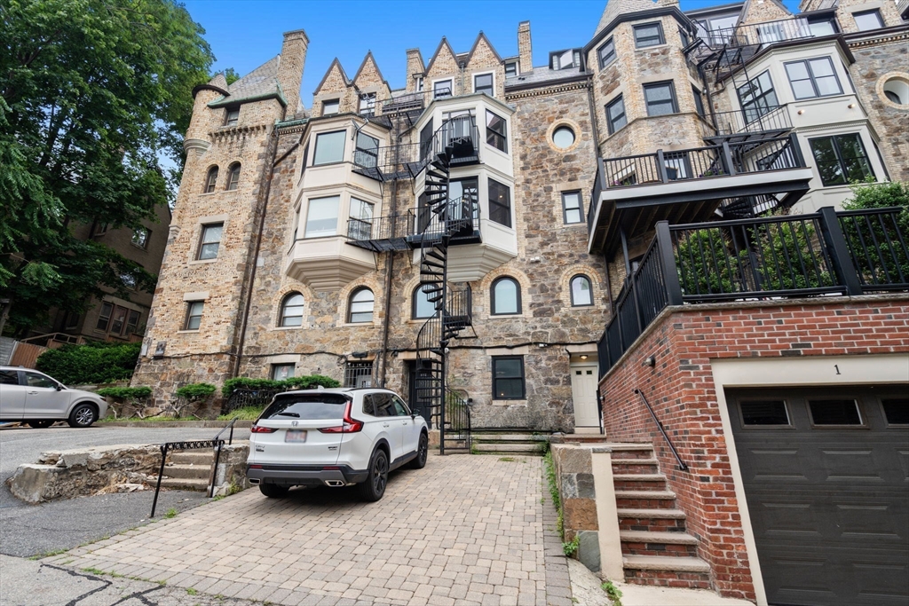 Brookline, Massachusetts, 02445, United States, 4 Bedrooms Bedrooms, ,4 BathroomsBathrooms,Residential,For Sale,1885381