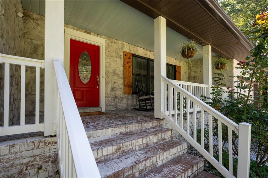 Calhoun, Georgia, 30701, United States, 3 Bedrooms Bedrooms, ,3 BathroomsBathrooms,Residential,For Sale,1980675