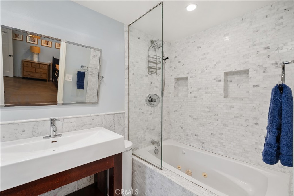 Los Angeles, California, 90046, United States, 3 Bedrooms Bedrooms, ,4 BathroomsBathrooms,Residential,For Sale,1817494