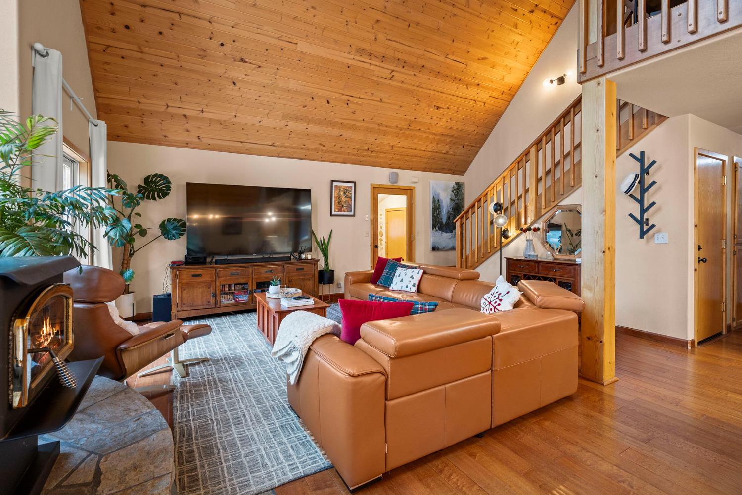 Tahoe Vista, California, 96148, United States, 3 Bedrooms Bedrooms, ,2 BathroomsBathrooms,Residential,For Sale,1998480