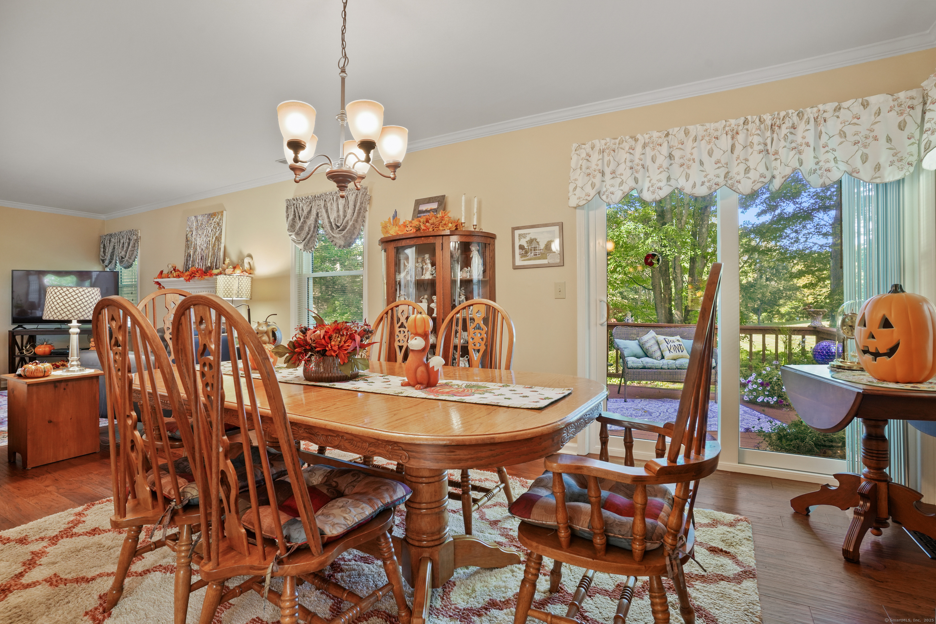 New Milford, Connecticut, 06776, United States, 2 Bedrooms Bedrooms, ,3 BathroomsBathrooms,Residential,For Sale,1970230