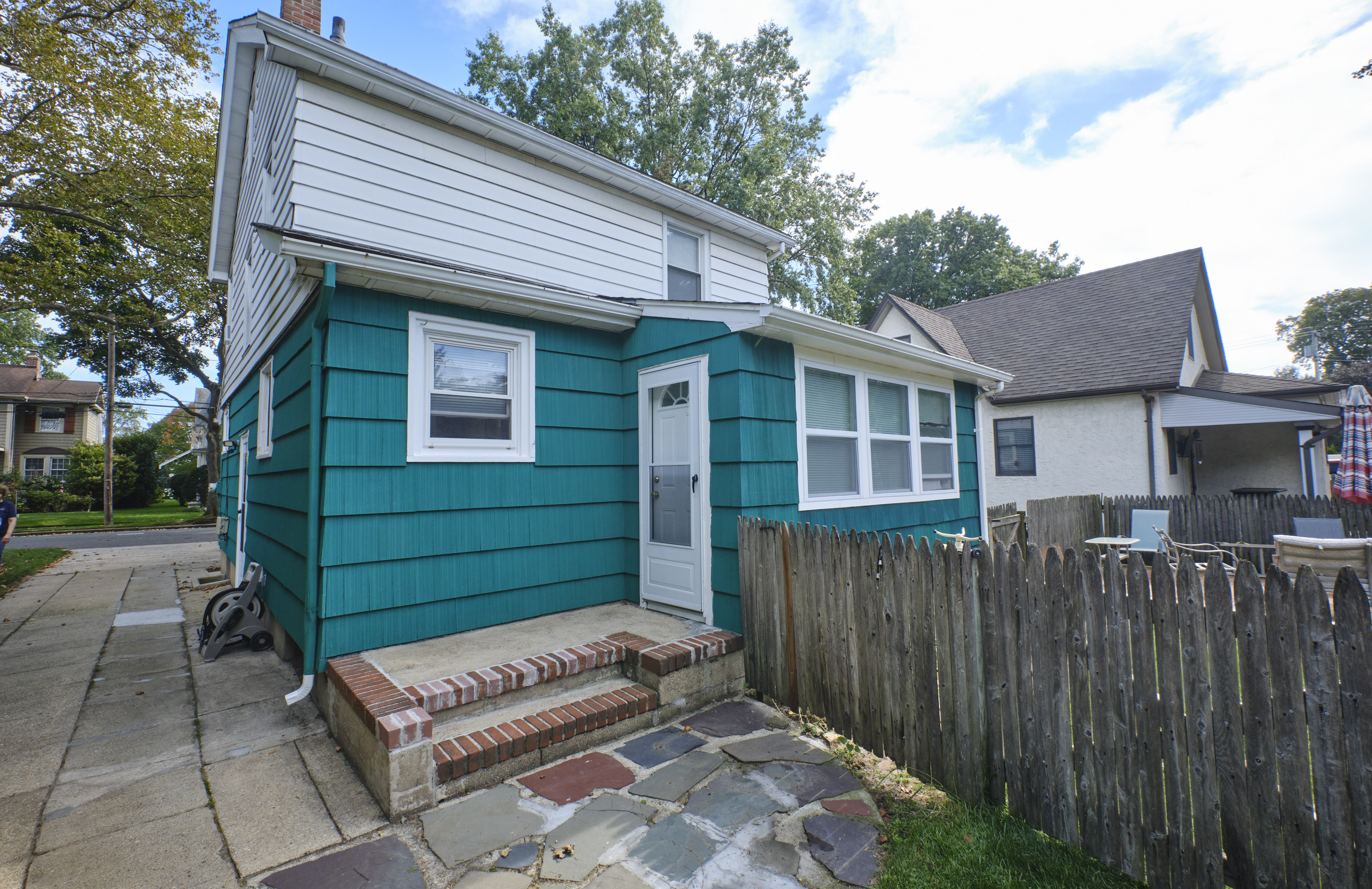 Floral Park, New York, 11001, United States, 3 Bedrooms Bedrooms, ,2 BathroomsBathrooms,Residential,For Sale,1974031