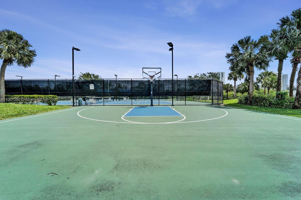 Hollywood, Florida, 33019, United States, 3 Bedrooms Bedrooms, ,3 BathroomsBathrooms,Residential,For Sale,1989592