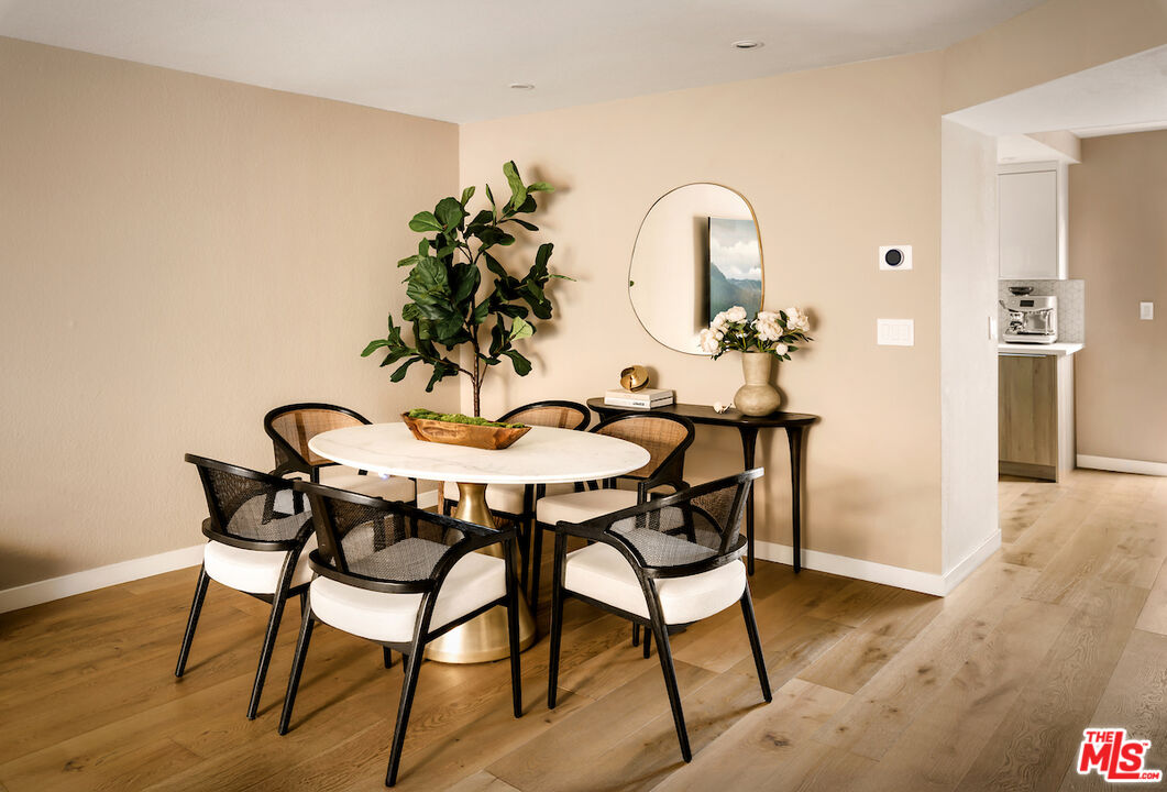 Santa Monica, California, 90403, United States, 2 Bedrooms Bedrooms, ,3 BathroomsBathrooms,Residential,For Sale,1986482