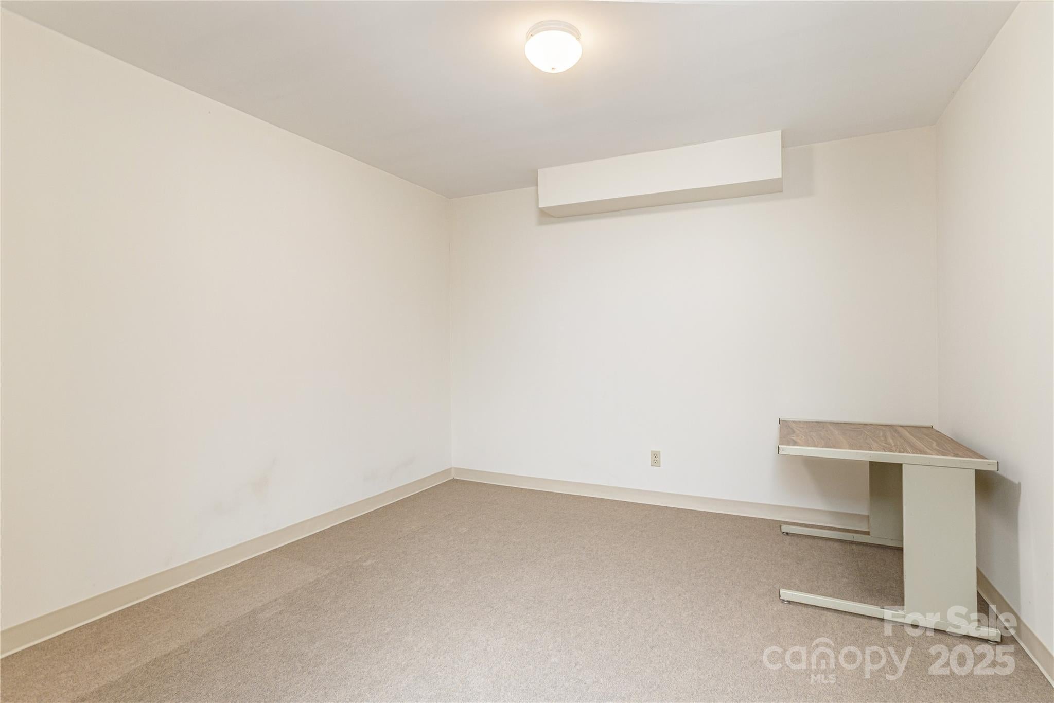 Hendersonville, North Carolina, 28791, United States, 3 Bedrooms Bedrooms, ,2 BathroomsBathrooms,Residential,For Sale,1910646