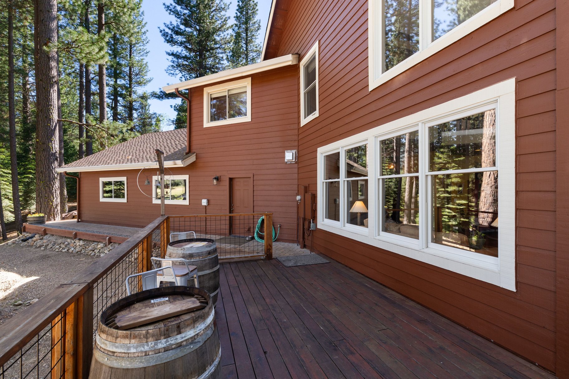  Hilltop Whitehawk Ranch Estate with Sweeping Meadow, Pond & Mountain Views - 物件實景