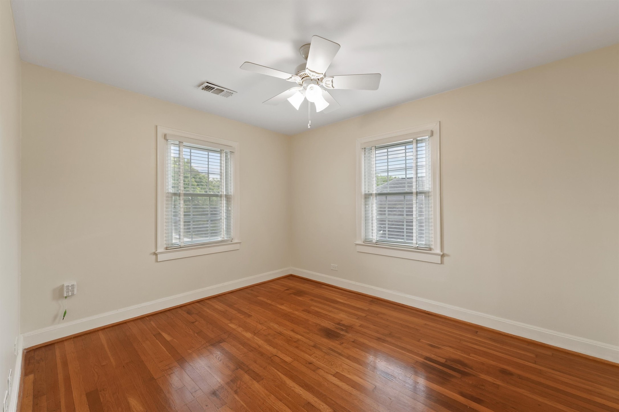 Houston, Texas, 77098, United States, 4 Bedrooms Bedrooms, ,3 BathroomsBathrooms,Residential,For Sale,1849848