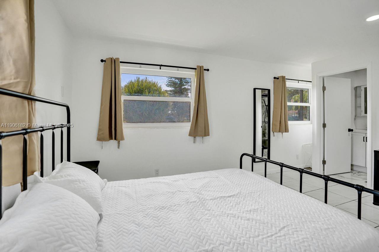 West Palm Beach, Florida, 33407, United States, 6 Bedrooms Bedrooms, ,5 BathroomsBathrooms,Residential,For Sale,1987925