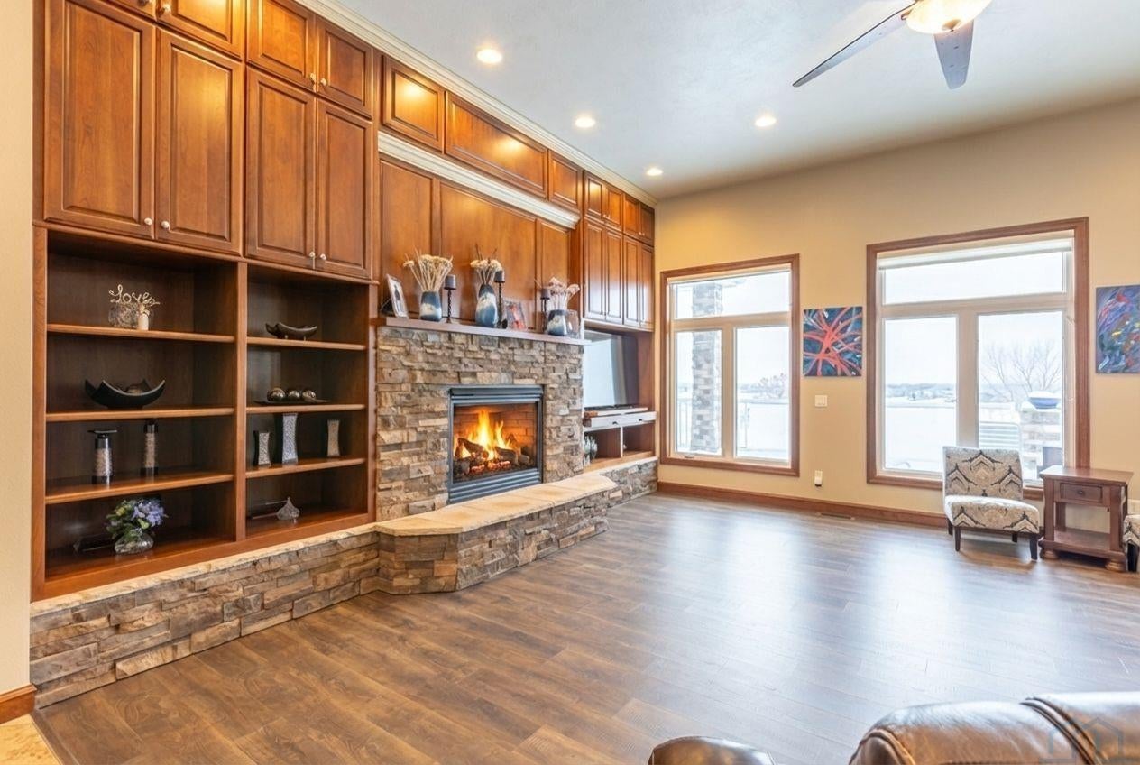 Sioux City, Iowa, 51106, United States, 5 Bedrooms Bedrooms, ,4 BathroomsBathrooms,Residential,For Sale,2002459