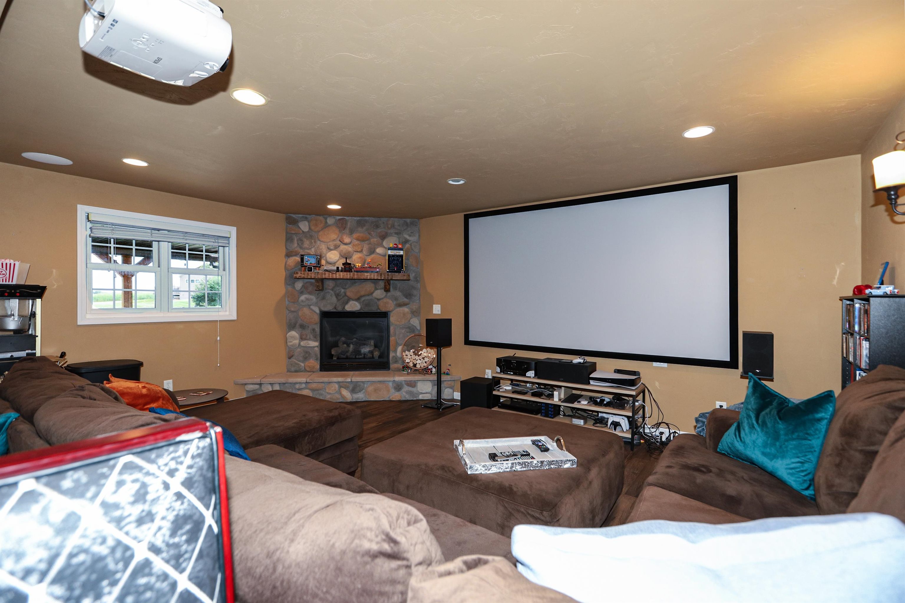 Hortonville, Wisconsin, 54944-9660, United States, 5 Bedrooms Bedrooms, ,3 BathroomsBathrooms,Residential,For Sale,1920298