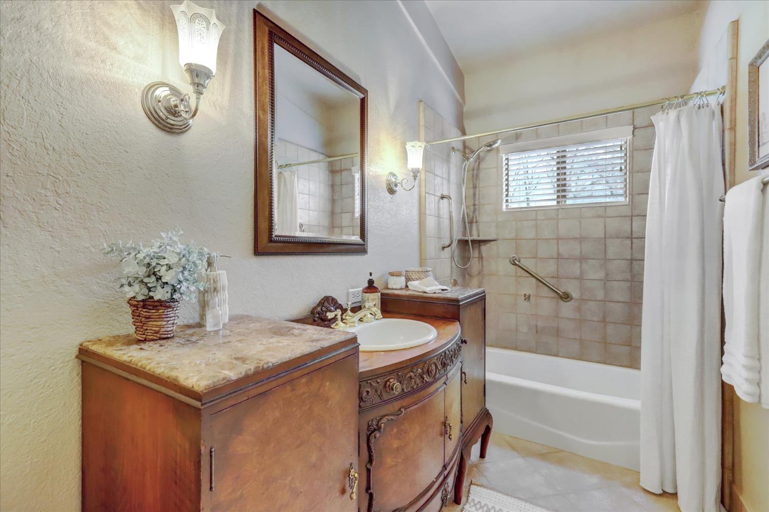 Auburn, California, 95602, United States, 3 Bedrooms Bedrooms, ,4 BathroomsBathrooms,Residential,For Sale,2020675