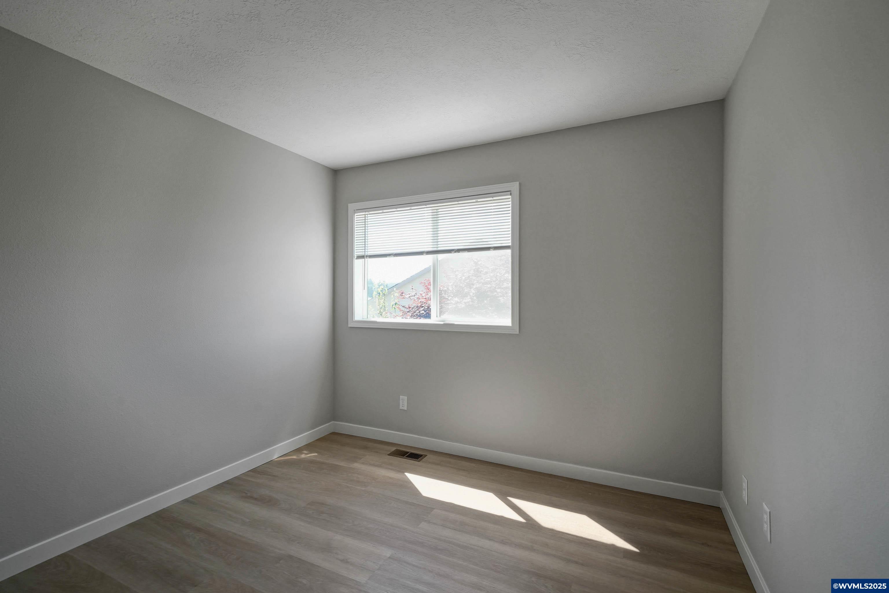 Salem, Oregon, 97304, United States, 3 Bedrooms Bedrooms, ,2 BathroomsBathrooms,Residential,For Sale,1838478