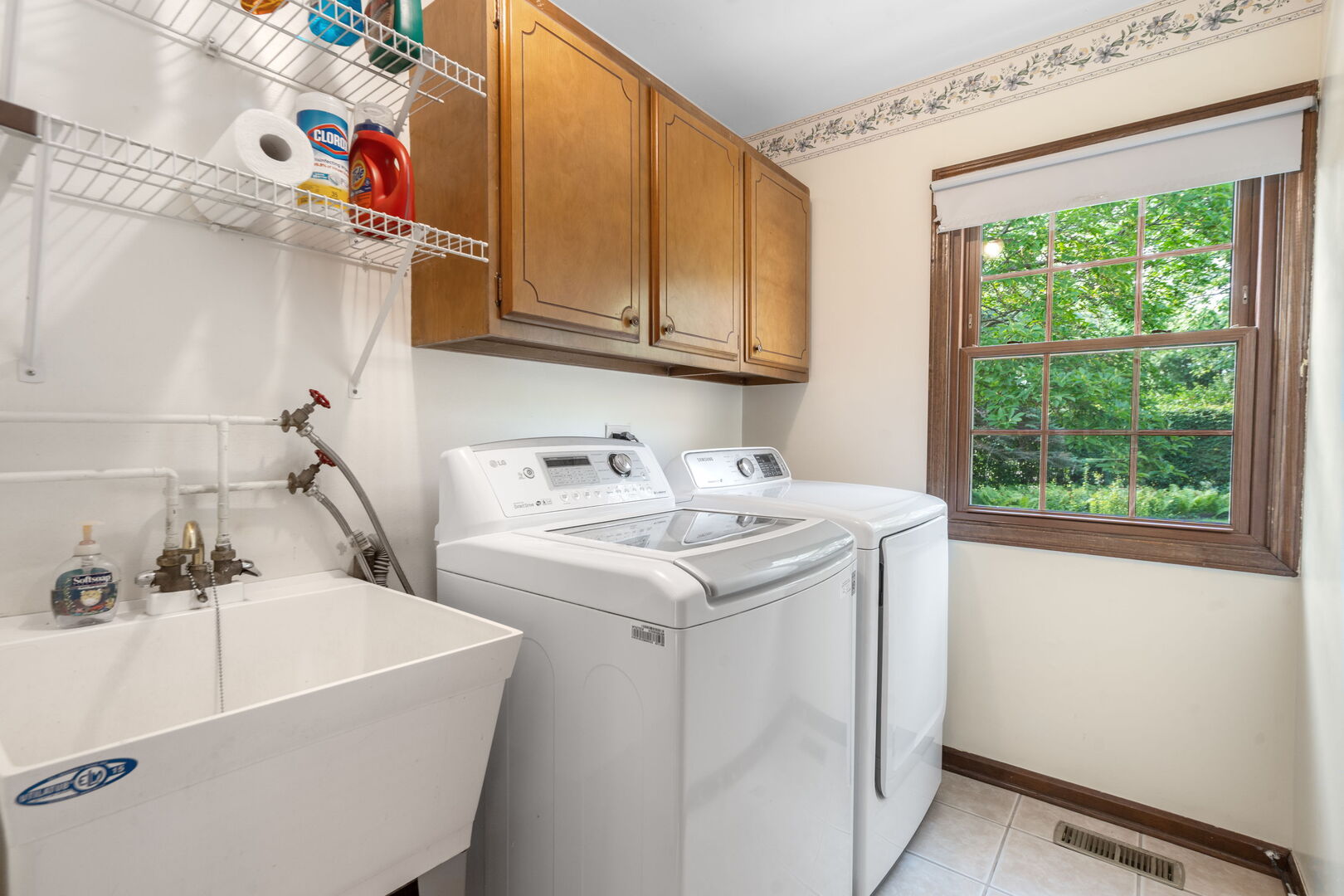 Arlington Heights, Illinois, 60004, United States, 3 Bedrooms Bedrooms, ,3 BathroomsBathrooms,Residential,For Sale,1939411