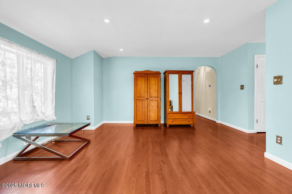 Tinton Falls, New Jersey, 07712, United States, 3 Bedrooms Bedrooms, ,2 BathroomsBathrooms,Residential,For Sale,1987767