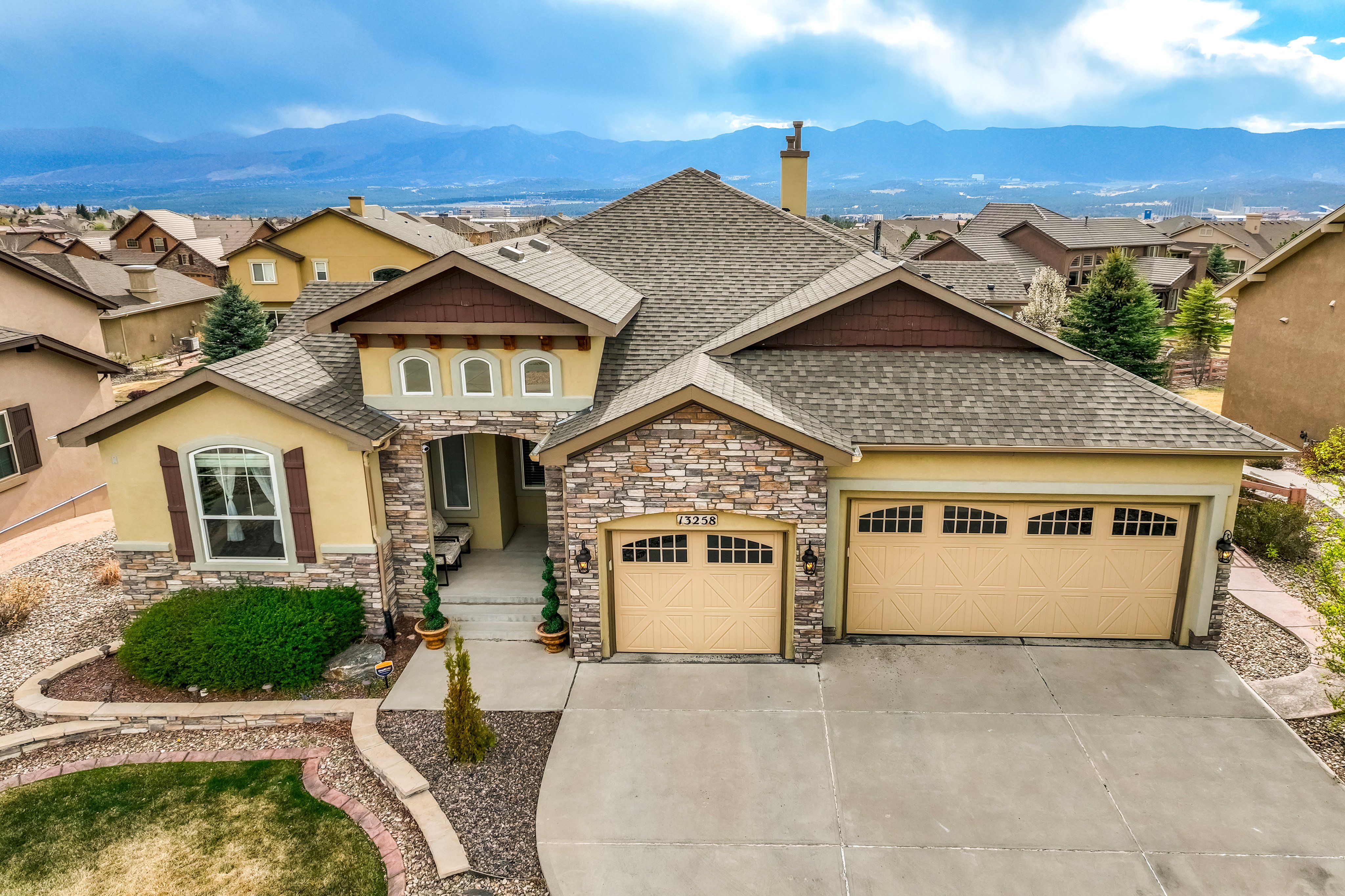  Elevated Living with Unmatched Pikes Peak Views in Flying Horse - 物件實景