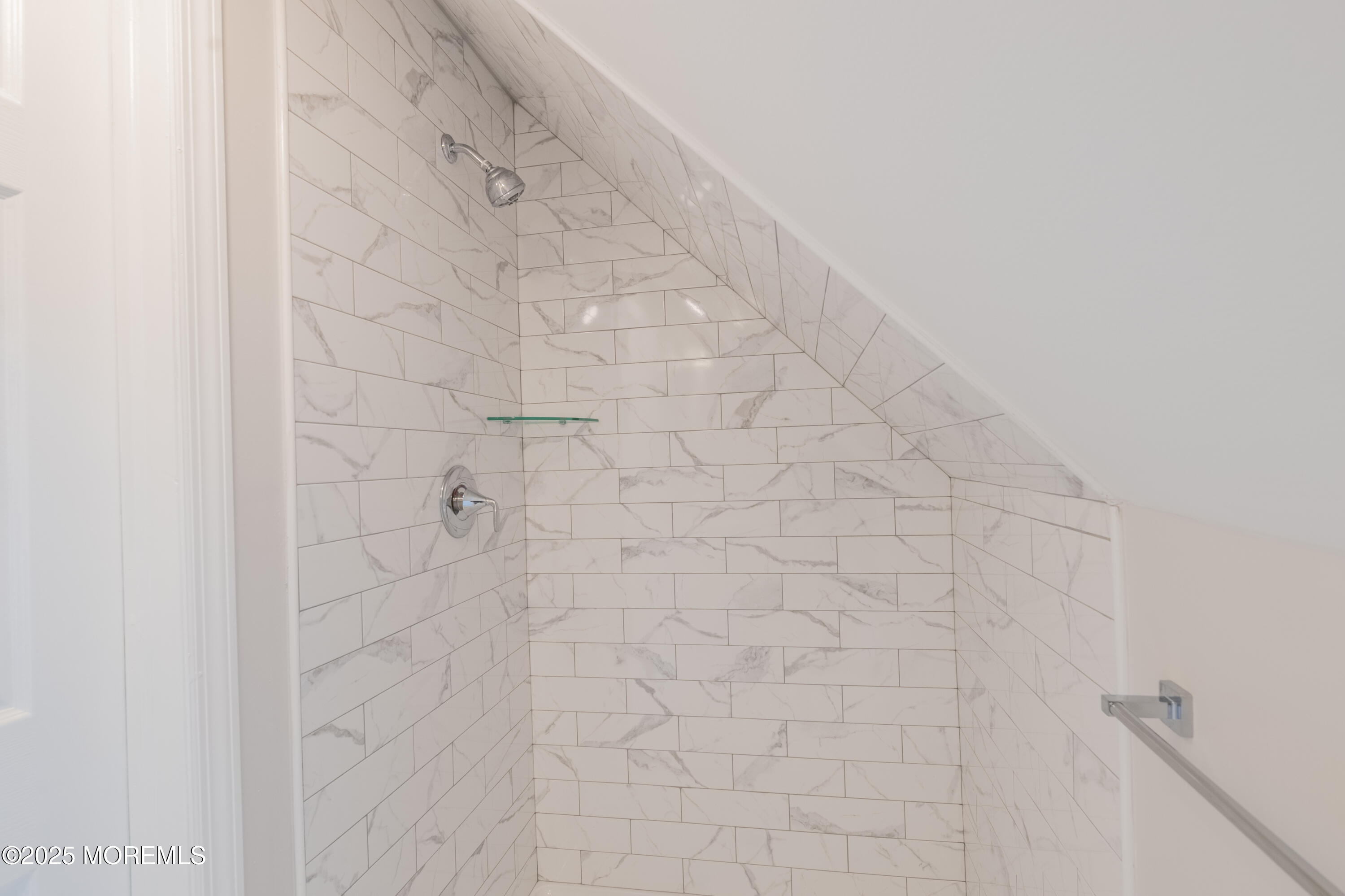 Englishtown, New Jersey, 07726, United States, 6 Bedrooms Bedrooms, ,4 BathroomsBathrooms,Residential,For Sale,1908199