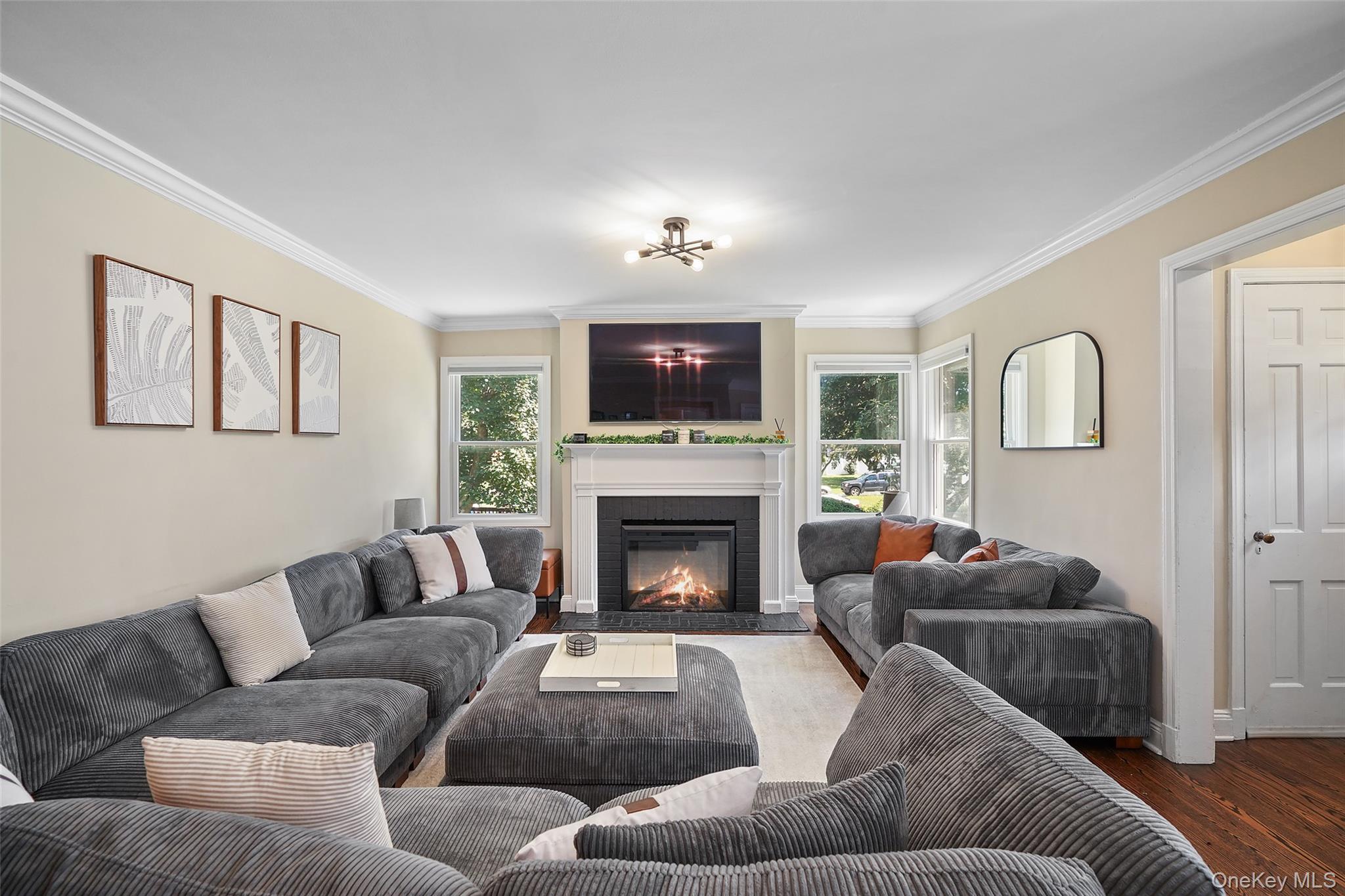 White Plains, New York, 10603, United States, 3 Bedrooms Bedrooms, ,3 BathroomsBathrooms,Residential,For Sale,1933056