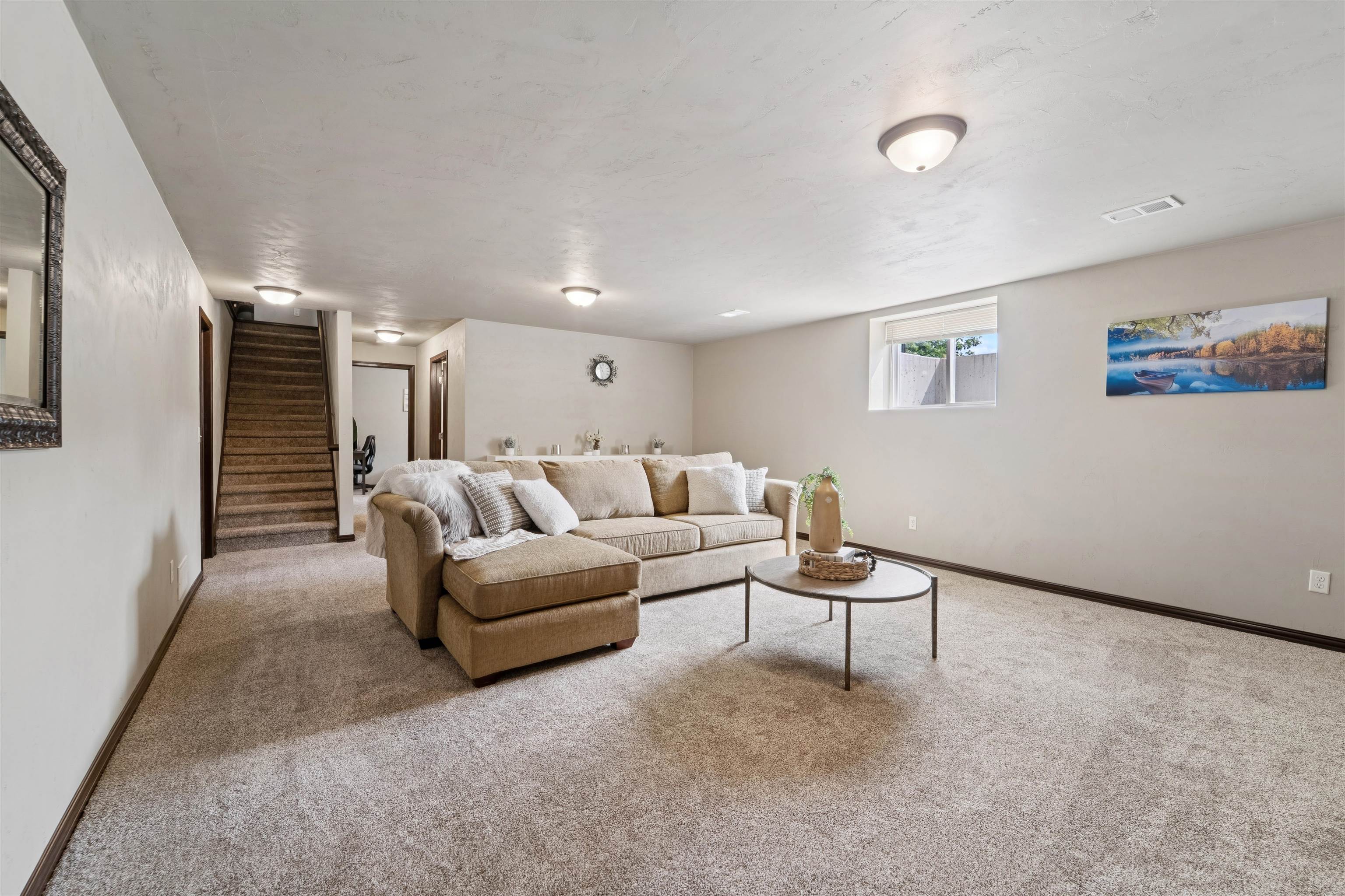 NEENAH, Wisconsin, 54956, United States, 4 Bedrooms Bedrooms, ,3 BathroomsBathrooms,Residential,For Sale,1988309