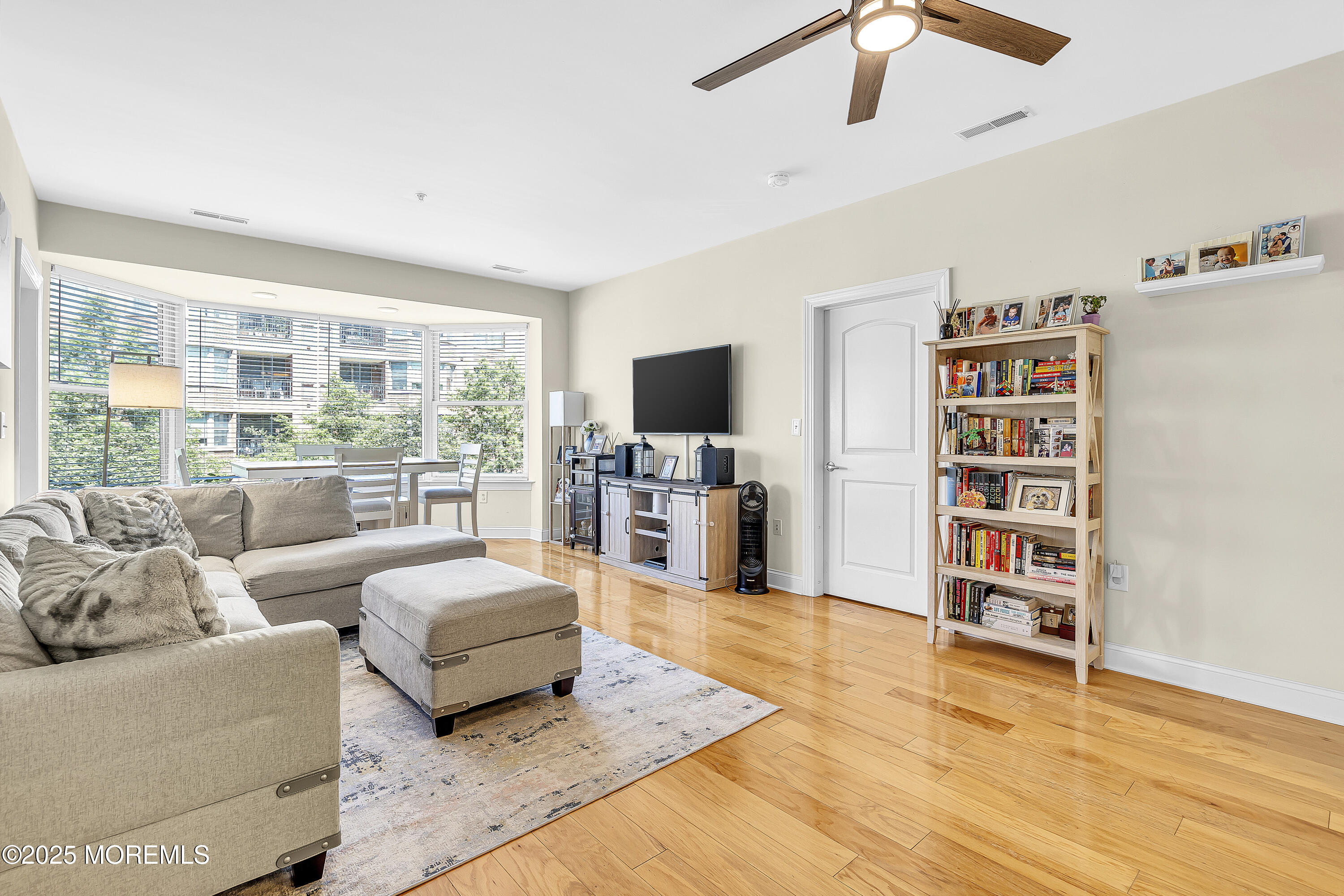 West New York, New Jersey, 07093, United States, 2 Bedrooms Bedrooms, ,2 BathroomsBathrooms,Residential,For Sale,1928927
