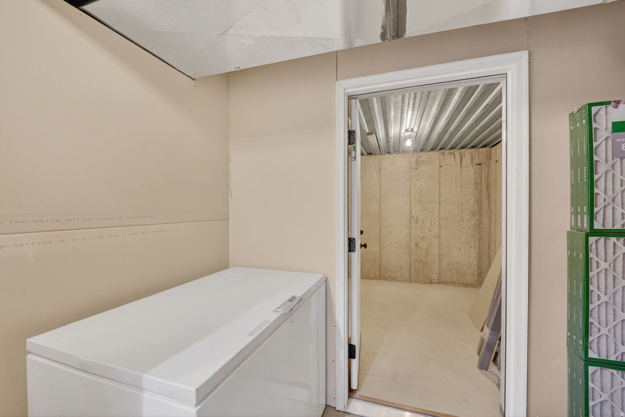 Syracuse, Utah, 84075, United States, 5 Bedrooms Bedrooms, ,3 BathroomsBathrooms,Residential,For Sale,2003414