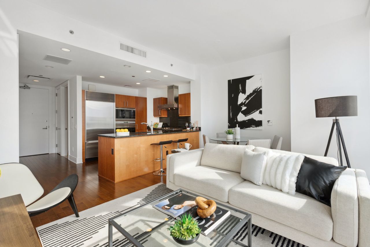 Chicago, Illinois, 60611, United States, 1 Bedroom Bedrooms, ,2 BathroomsBathrooms,Residential,For Sale,1793524