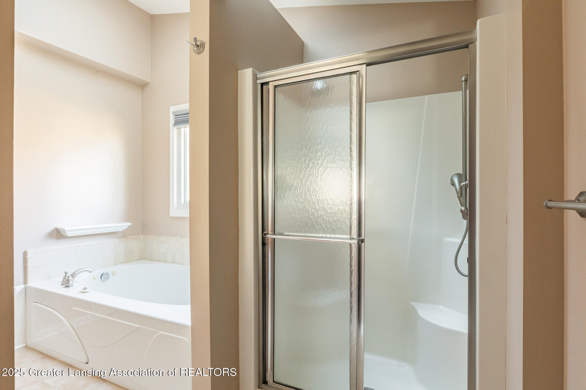 East Lansing, Michigan, 48823, United States, 5 Bedrooms Bedrooms, ,3 BathroomsBathrooms,Residential,For Sale,1991518